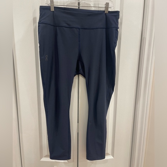 On Cloud Women’s navy Performance Active Thights leggings in size XL - Picture 1 of 4